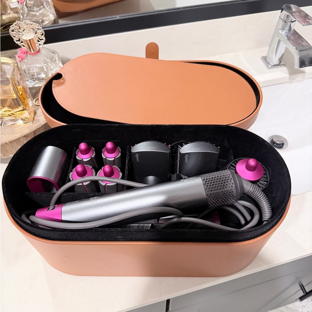 Dyson airwrap with extended barrels